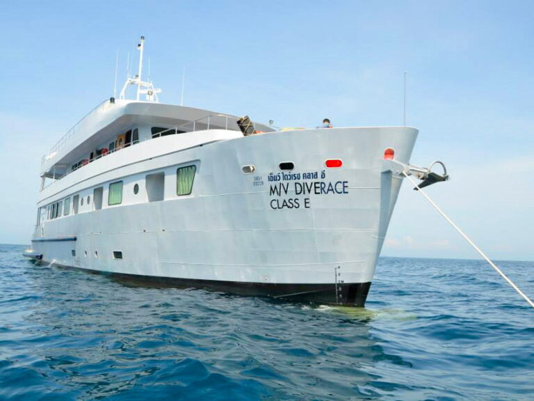 MV DiveRace – Croisière plongées aux îles Similan en Thaïlande et Mergui en Birmanie - vue de face