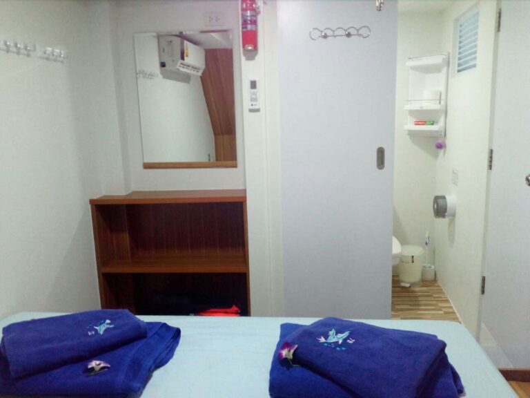 MV Bavaria Croisière Plongée Similan Thaïlande - deluxe cabin and bathroom