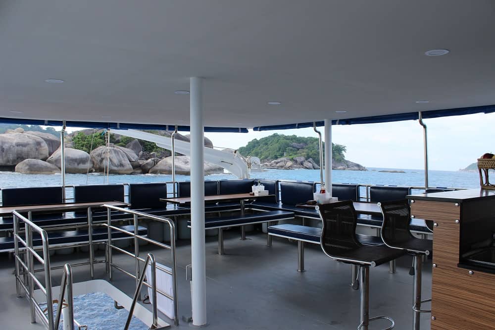 MV Bavaria Croisière Plongée Similan Thaïlande - dinner deck
